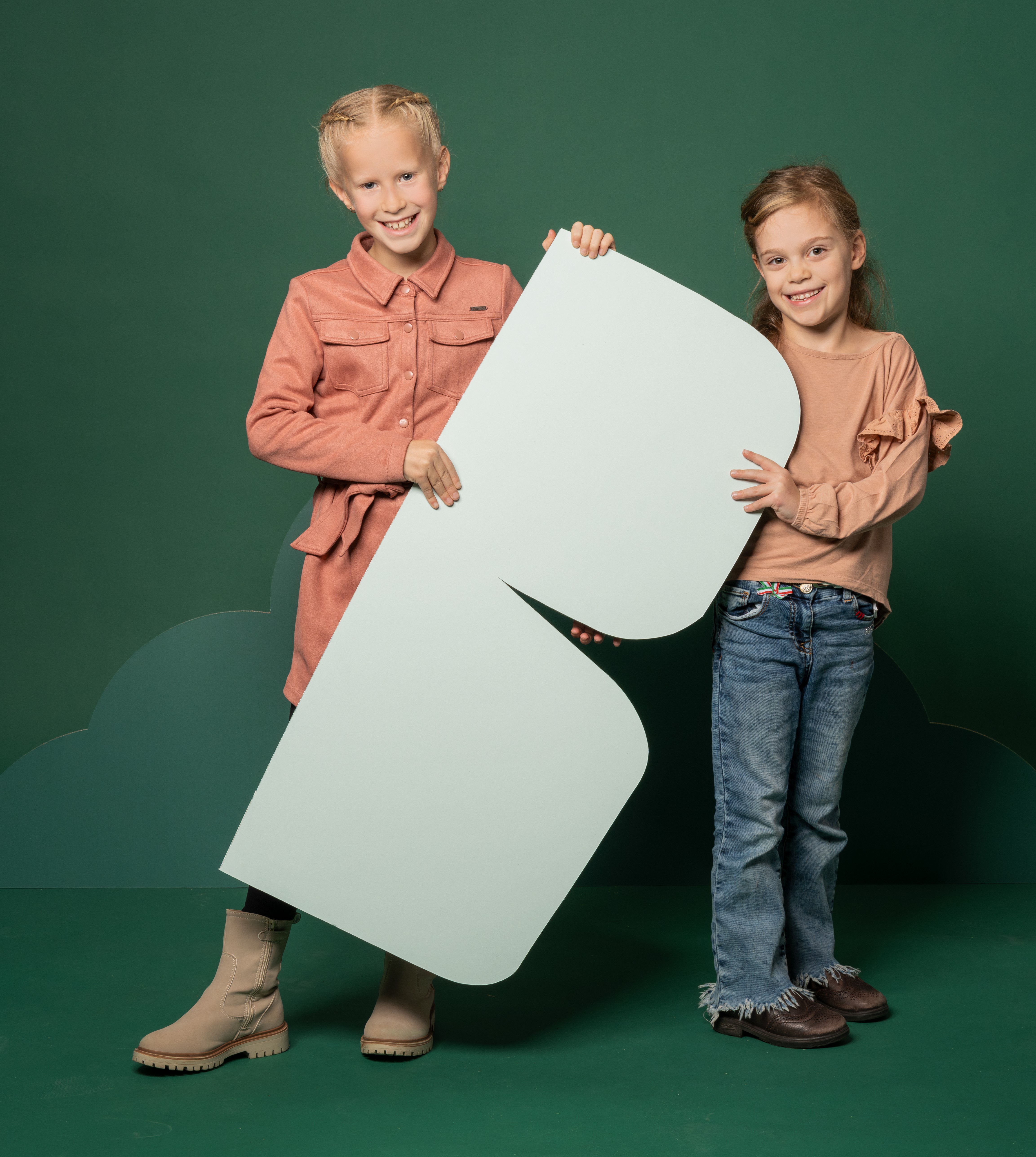 Twee meiden op de BSO van BijdeHandjes