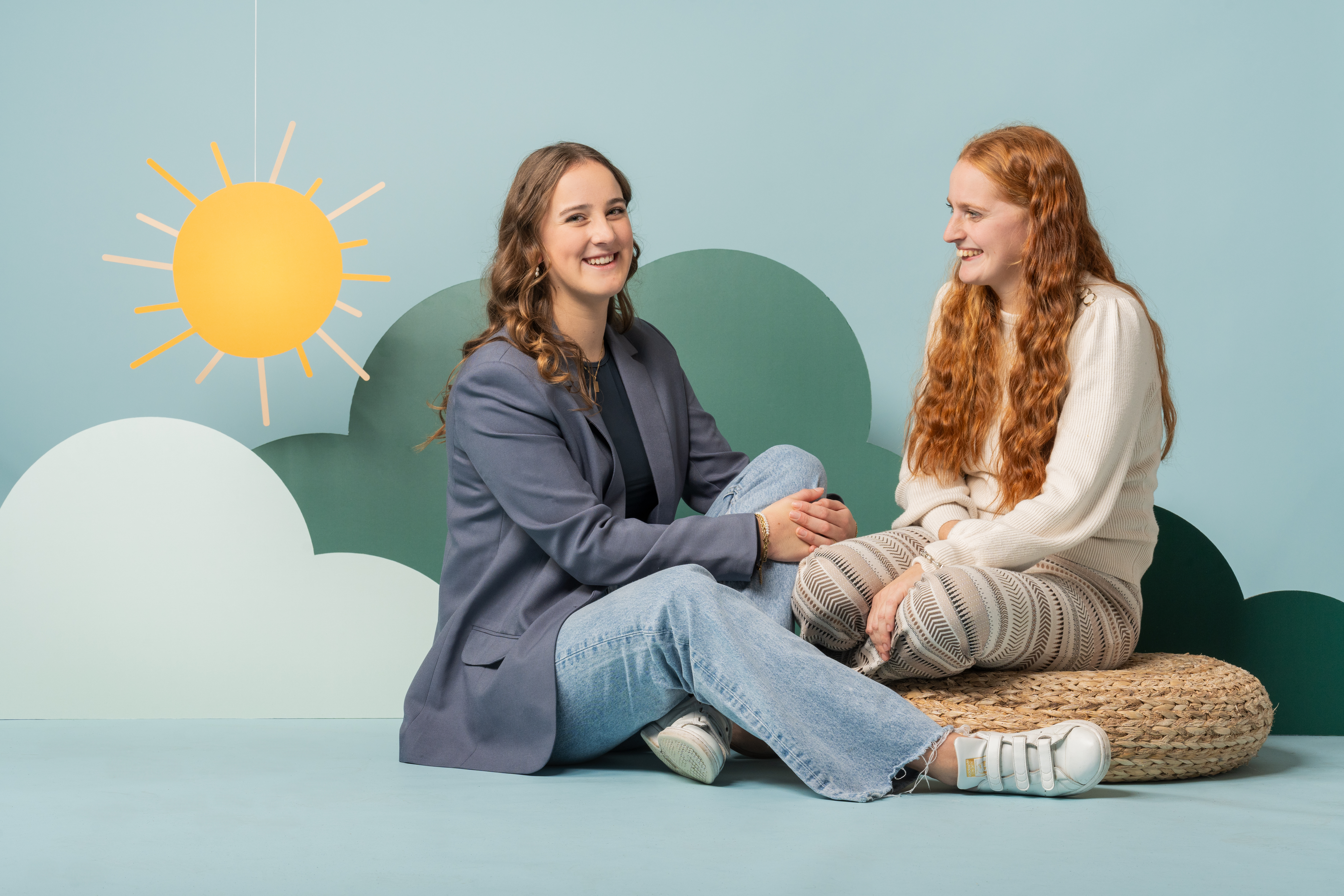 Stagiair BijdeHandjes met stagebegeleider in de kinderopvang