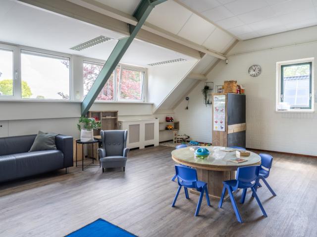 BijdeHandjes Elburg binnen tafel en bank