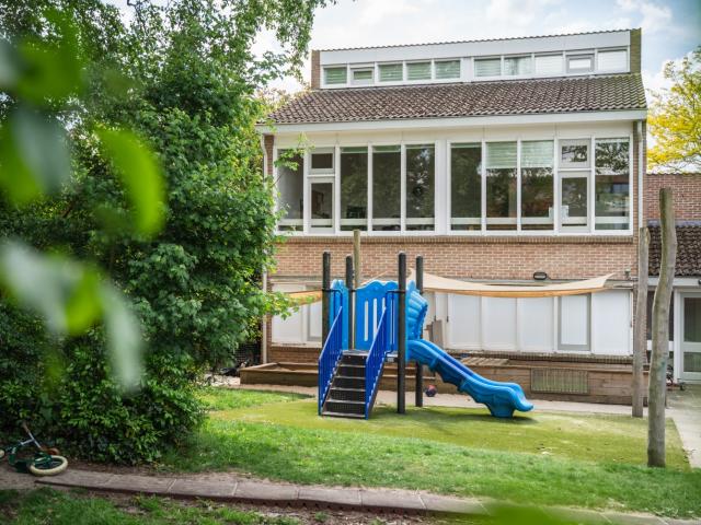 BijdeHandjes Oldebroek Buiten speelplein met speeltoestel