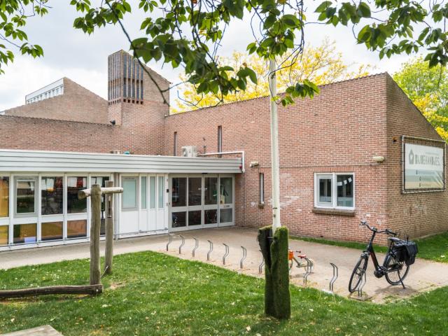 BijdeHandjes Oldebroek buiten fietsenrekken