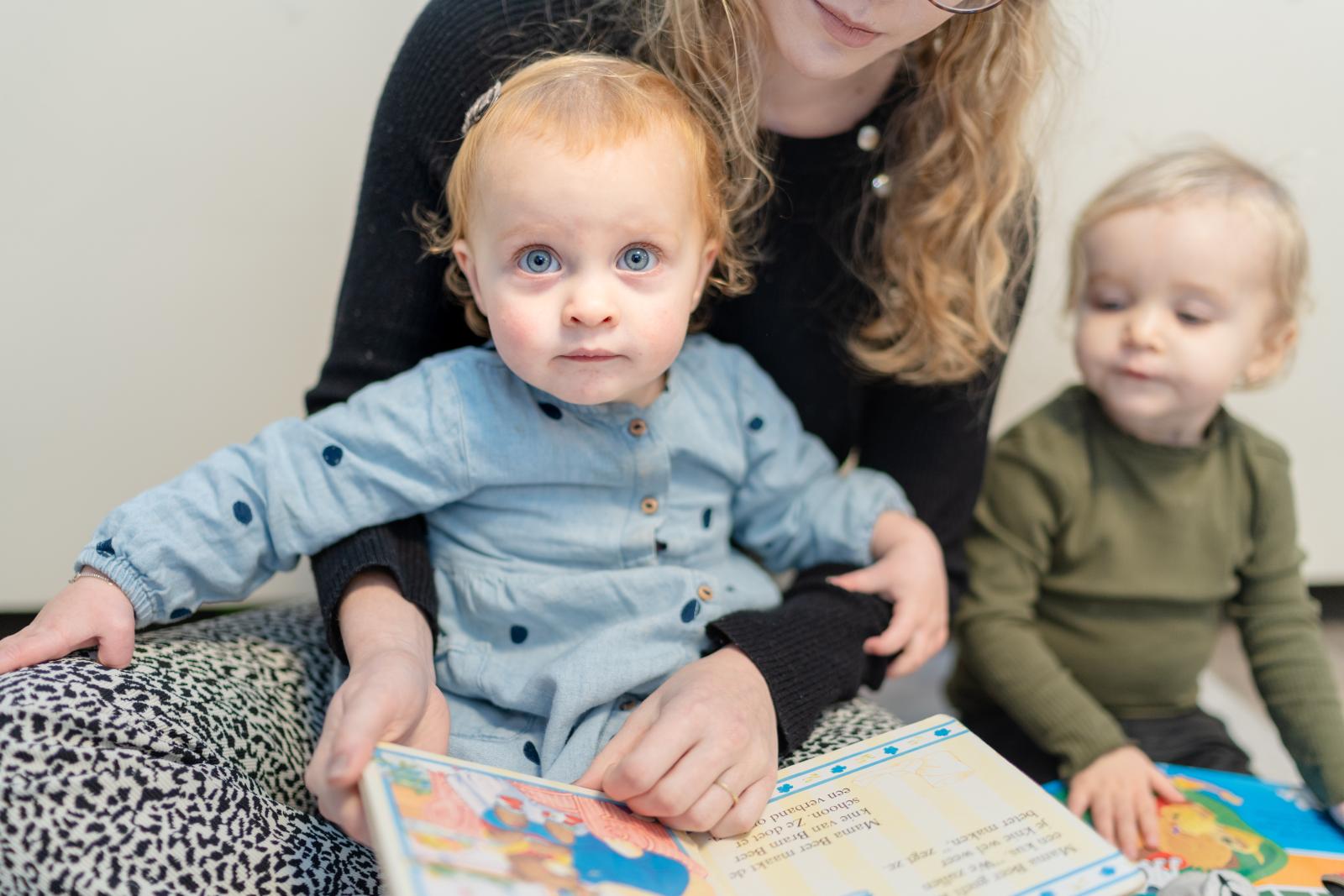 kinderen worden voorgelezen