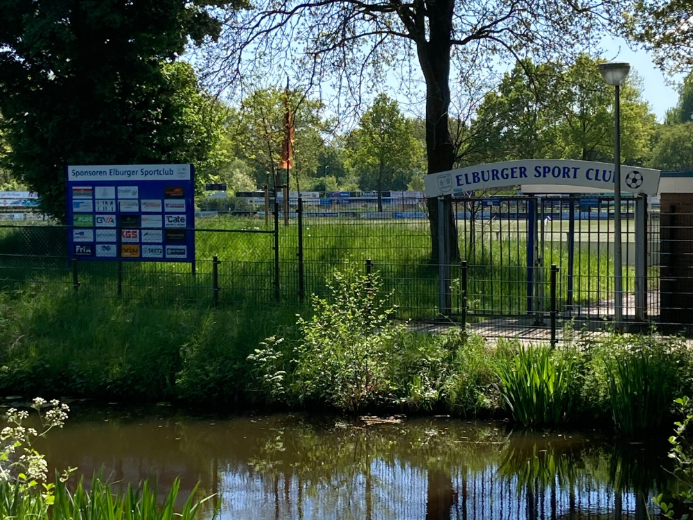 Hek entree voetbalclub ESC bij BijdeHandjes Sport BSO Elburg